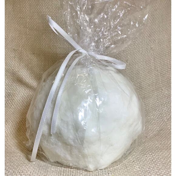 New CRATE AND BARREL 4.5 inch large snowball unscented candle - Picture 2 of 4